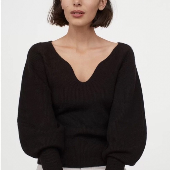 HM HEART SHAPE NECKLINE RIBBED KNIT SWEATER - Picture 2 of 6